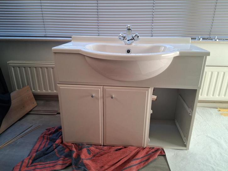 Badmeubel met wastafel en spiegel, Huis en Inrichting, Badkamer | Badkamermeubels, Gebruikt, Wastafelkast, Minder dan 100 cm, 50 tot 100 cm