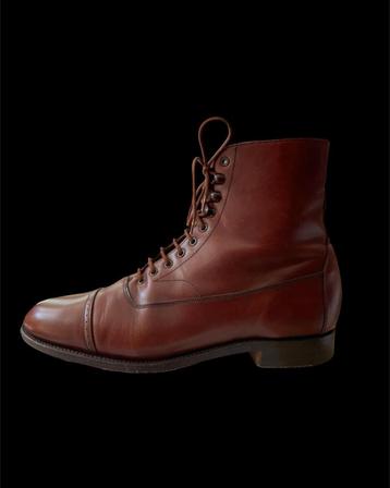 GRENSON 38 beschikbaar voor biedingen