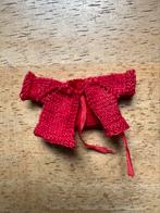 Rood gebreid vestje voor poppenhuispopje, Ophalen of Verzenden, Zo goed als nieuw, Kleding