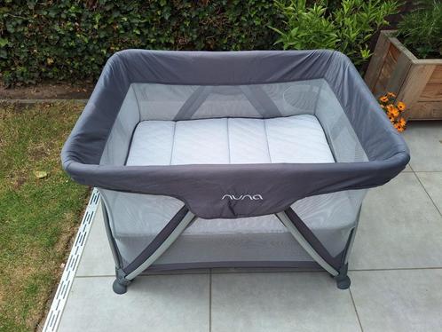 Nuna Sena reisbedje/box met matras en muskietennet., Kinderen en Baby's, Babywiegjes en Ledikanten, Zo goed als nieuw, Reisbedje