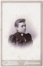 Kabinetfoto - Portret Vrouw Jurk - Foto Helder Middelburg, Gebruikt, Foto, Ophalen of Verzenden, Voor 1940