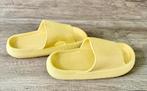 clowdpillow flops geel 36-37, Zeil- of Surfschoenen, Clowdpillow, Nieuw, Ophalen of Verzenden