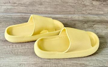 clowdpillow flops geel 36-37 beschikbaar voor biedingen