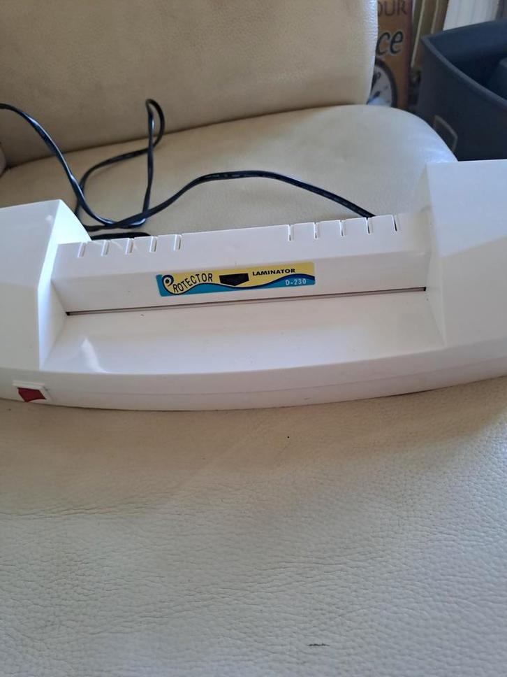 Protector D-230 Lamineermachine, Antiek en Kunst, Antiek | Kantoor en Zakelijk, Ophalen of Verzenden