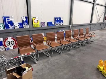 Bruin lederen (bureau)stoelen beschikbaar voor biedingen