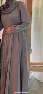 Hele leuke grijze galajurk, Maat 38/40 (M), Galajurk, Ophalen of Verzenden, Grijs