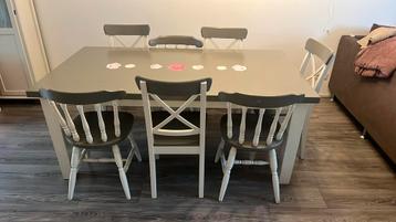 Tafel 180x100 en 7 stoelen hout grijs wit beschikbaar voor biedingen