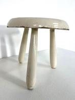 Wit Brutalist houten driepoot kruk, Frankrijk, jaren50, Ophalen of Verzenden, Gebruikt, Hout