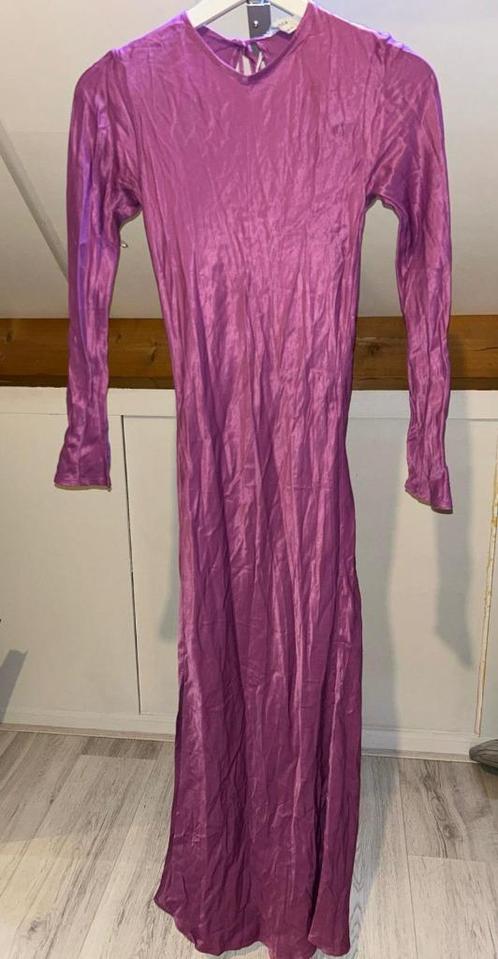 te koop:Lange lila jurk van Bershka, nieuw met prijskaartje, Kleding | Dames, Jurken, Nieuw, Maat 34 (XS) of kleiner, Paars, Onder de knie
