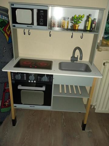 Miele houten speel keuken  beschikbaar voor biedingen