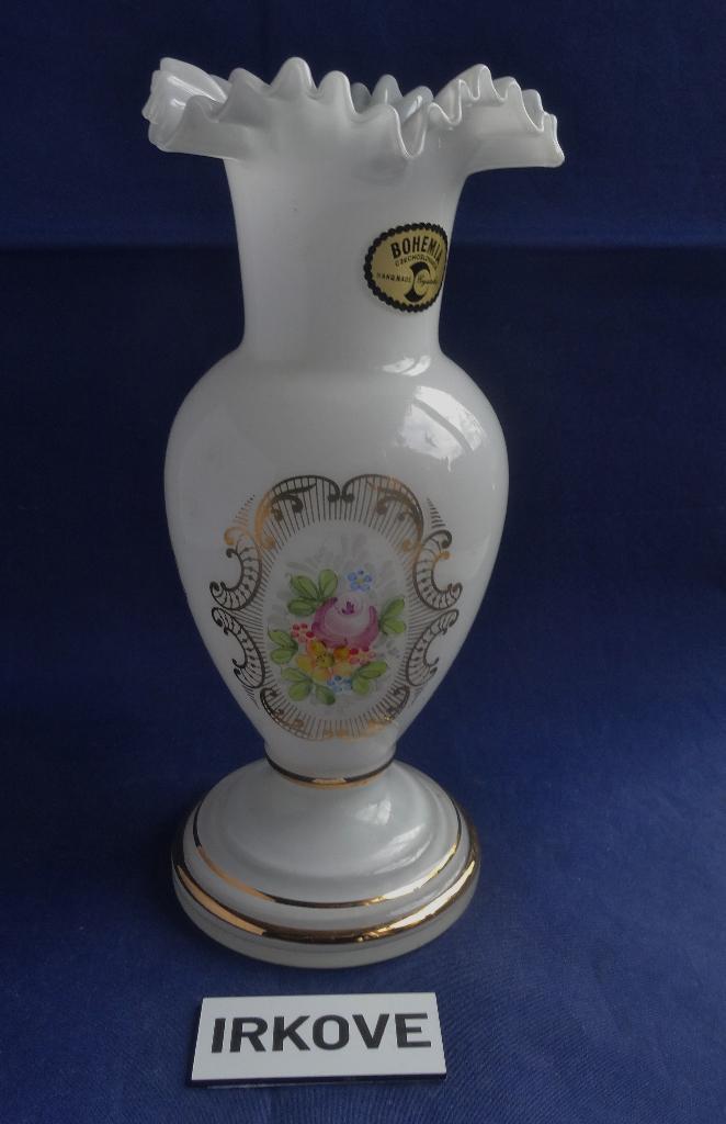 BOHEEMS MELKGLAS ! VAAS * Met Sticker *, Antiek en Kunst, Antiek | Glas en Kristal, Verzenden