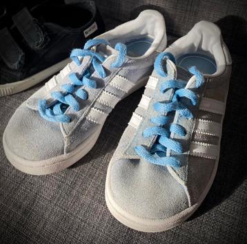 Adidas Kinderschoenen (maat 29) beschikbaar voor biedingen