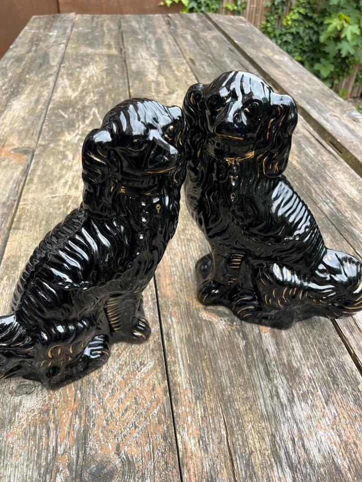 Oude Stafford hondjes zwart/goud porselein, Verzamelen, Porselein, Kristal en Bestek, Gebruikt, Overige materialen, Ophalen of Verzenden