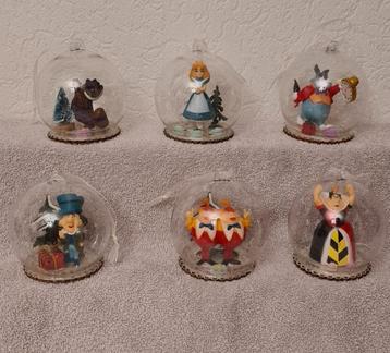 6x leuke dichte kerstballen met alice in wonderland  beschikbaar voor biedingen