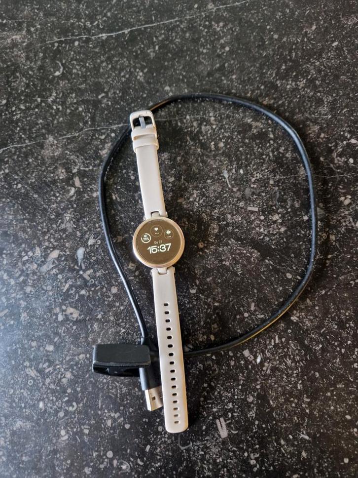 Garmin Lily Smartwatch - Perfect voor dames!, Sieraden, Tassen en Uiterlijk, Smartwatches, Gebruikt, Android, Wit, Afstand, Calorieverbanding