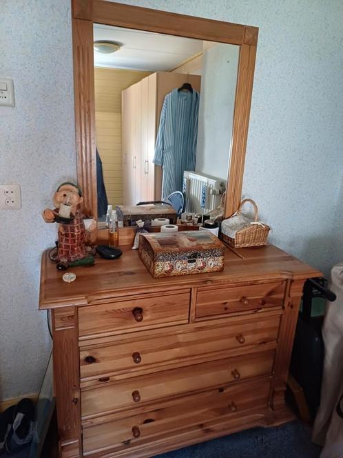 GRATIS AANGEBODEN: Robuuste commode met spiegel., Huis en Inrichting, Tafels | Kaptafels, Zo goed als nieuw, Minder dan 100 cm