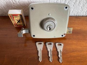 MCM vintage oplegslot ouderwets deurslot met 3 sleutels  beschikbaar voor biedingen