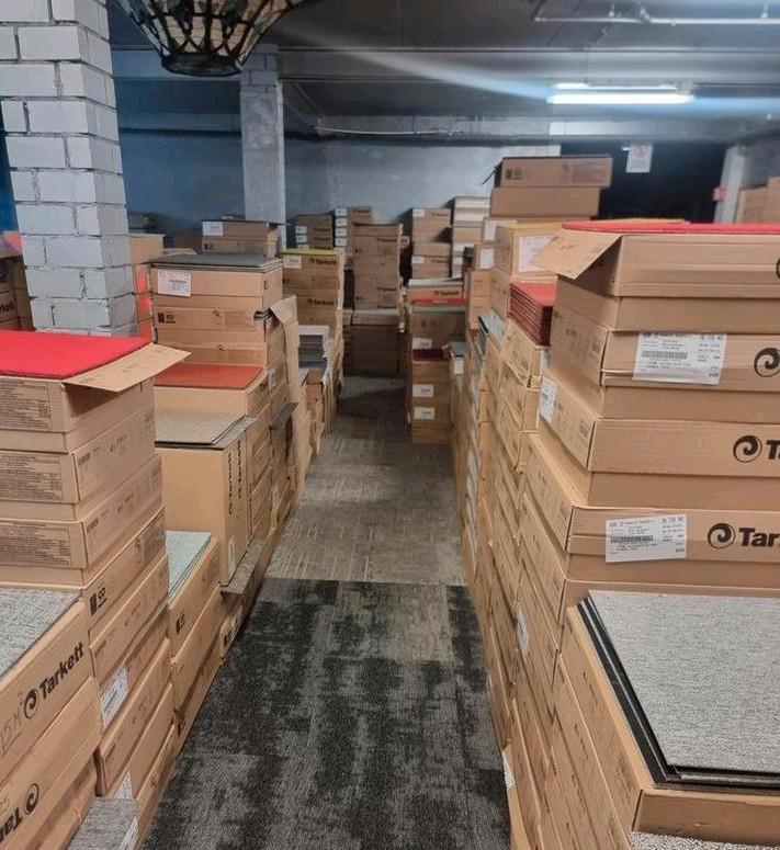 TAPIJTTEGELS MAGAZIJN RESTPARTIJ PARTIJEN VERKOOP ZATERDAG, Huis en Inrichting, Stoffering | Vloerbedekking, Nieuw, Tapijt, Wit