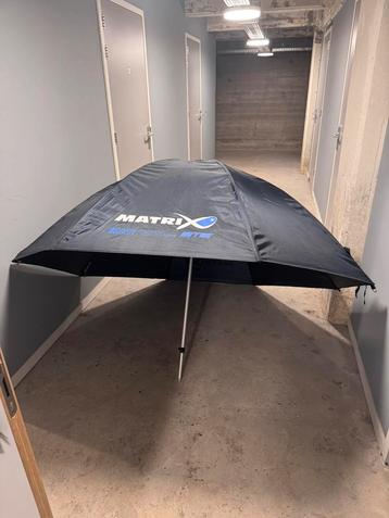 Matrix 125cm Space Brolly 50 inch vis paraplu beschikbaar voor biedingen