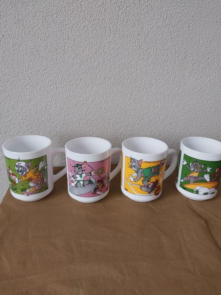 Vintage Tom & Jerry Arcopal Mokken - Set van 4, Antiek en Kunst, Antiek | Servies los, Ophalen of Verzenden
