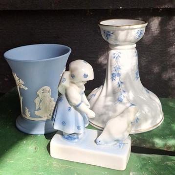 Wedgwood Beker, Weimar Kandelaar & Beeldje beschikbaar voor biedingen