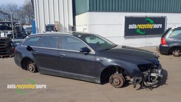 Buitenspiegel rechts van een Audi A6 beschikbaar voor biedingen
