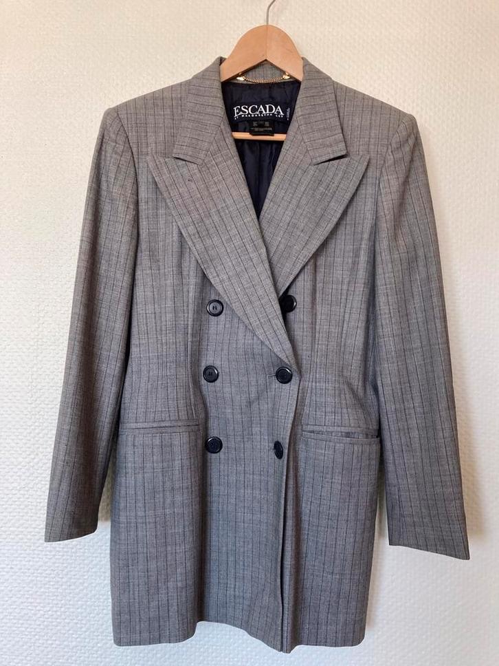 ESCADA Grijs Colbertje Maat 38, Kleding | Dames, Jasjes, Kostuums en Pakken, Zo goed als nieuw, Jasje, Maat 38/40 (M), Grijs, Verzenden