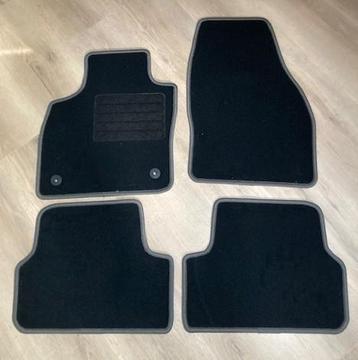 Mattenset voor een Seat Ibiza Type 6F   (model 5) beschikbaar voor biedingen