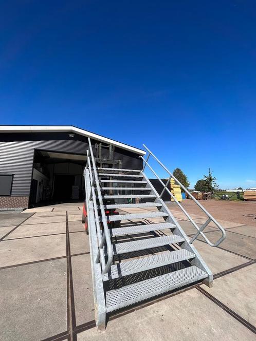 Gegalvaniseerde steektrap trap trappen leuning treden, Doe-het-zelf en Verbouw, Ladders en Trappen, Zo goed als nieuw, Trap, 2 tot 4 meter