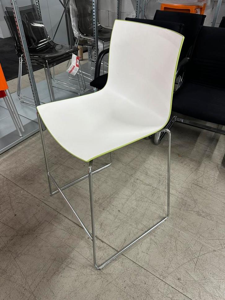 Barkruk l Arper Catifa 46 l Stapelbaar l zo goed als nieuw!, Huis en Inrichting, Barkrukken, Zo goed als nieuw, 60 tot 90 cm, 5 krukken of meer