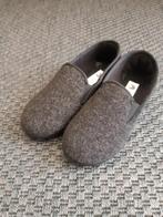 Pantoffels NIEUW., Ophalen of Verzenden, Nieuw, Grijs, Pantoffels of Sloffen
