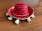 Mini Rode Sombrero met Pompons, Hobby en Vrije tijd, Feestartikelen, Ophalen of Verzenden, Zo goed als nieuw, Hoed of Pruik, Carnaval