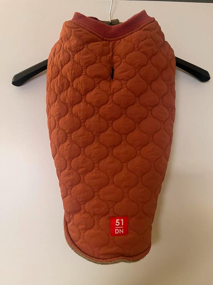 Hondenjasje (mt 44) van 51 degrees north, bruin, bijna nieuw, Dieren en Toebehoren, Hondenkleding, Zo goed als nieuw, Hondenjas