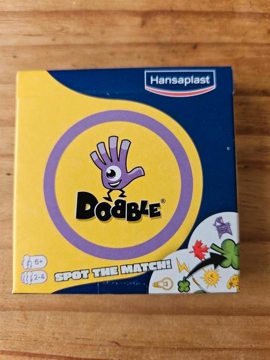 Hansaplast Dobble: een vlot kaartspel, Hobby en Vrije tijd, Gezelschapsspellen | Kaartspellen, Nieuw, Ophalen of Verzenden