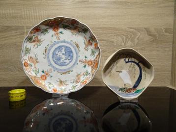Antiek japans bordje imari en een leuk schoteltje beschikbaar voor biedingen