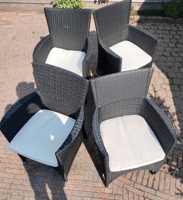 Tuinstoelen 4 stuks zonder schade met kussen tuinset rotan.. beschikbaar voor biedingen