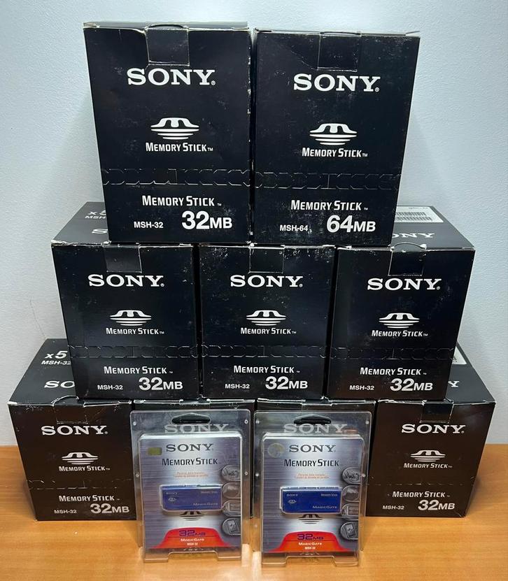 Sony Memory Stick 64MB & 32MB - Vintage, Audio, Tv en Foto, Fotografie | Geheugenkaarten, Gebruikt, Memory stick, Minder dan 2 GB