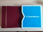 Leuchtturm album bordeauxrood gevuld met 28 PTT Mapjes., Ophalen of Verzenden, Nederland