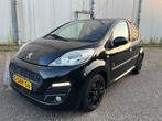 Peugeot 107 1.0 ENVY BLACK 12V 5DR 2013 Zwart, Voorwielaandrijving, 4 stoelen, Origineel Nederlands, Handgeschakeld