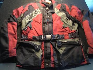 Diverse motorkleding t.e.a.b. beschikbaar voor biedingen