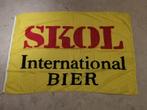 Originele Skol International bier reclamevlag 1970, Verzamelen, Biermerken, Overige merken, Overige typen, Gebruikt, Ophalen of Verzenden