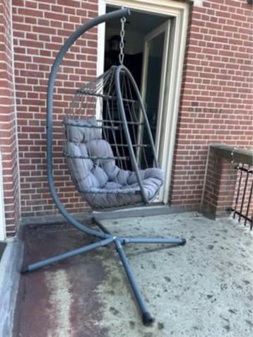 Outdoor hanging chair jungle with stand beschikbaar voor biedingen