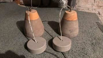 Grijze betonlook hanglampen beschikbaar voor biedingen
