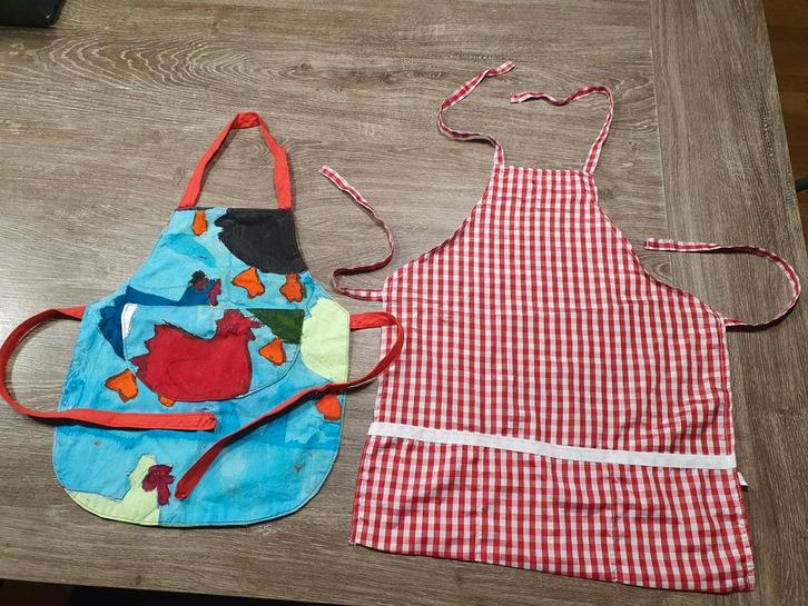Leuke schortjes voor kleuters - 2 stuks!, Kinderen en Baby's, Kinderkleding | Overige, Gebruikt, Jongen of Meisje, Ophalen of Verzenden