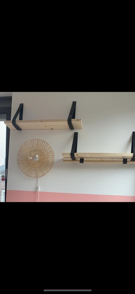 2x wandplanken met leren plankdragers incl roede, Huis en Inrichting, Woonaccessoires | Wandplanken en Boekenplanken, Zo goed als nieuw