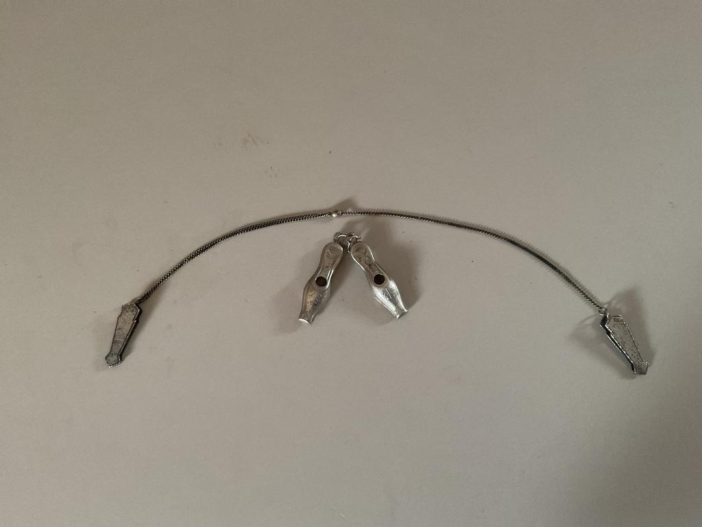 Zeeuwse Klederdracht Sluiting - Gehamerd Zilver 835, Antiek en Kunst, Ophalen, Zilver