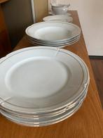 Jager Servies - Borden en Sauskom, Gebruikt, Ophalen of Verzenden, Overige stijlen, Porselein