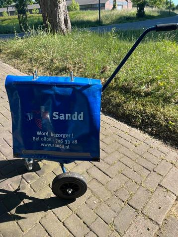 Folder- en kranten bezorgkar beschikbaar voor biedingen