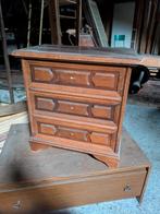 Klein kastje bijna gratis zonder knopjes op de laden, Huis en Inrichting, Kasten | Ladekasten, Ophalen, 50 tot 100 cm, 3 of 4 laden