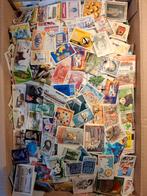 TOP DOOS Wereldzegels OFF PAPER Circa 4 Kilo., Postzegels en Munten, Postzegels | Volle albums en Verzamelingen, Ophalen of Verzenden